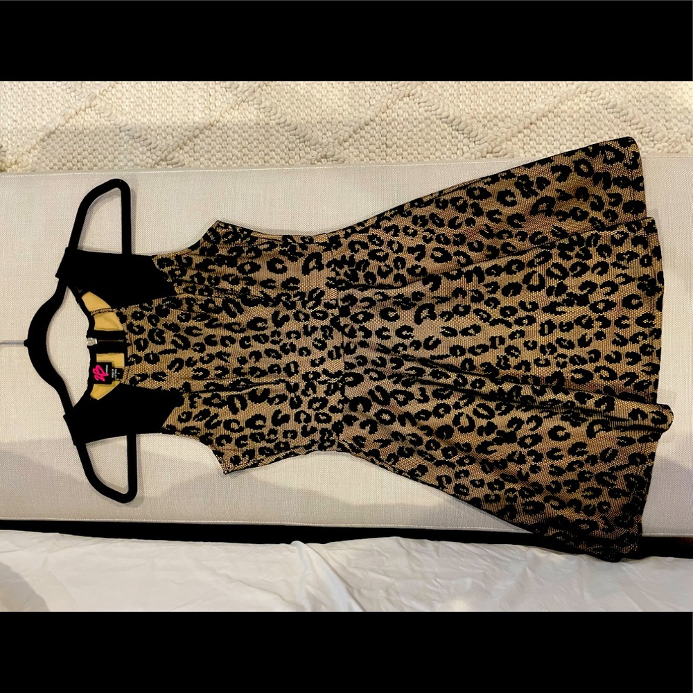 Perfect dress for a night on the town!